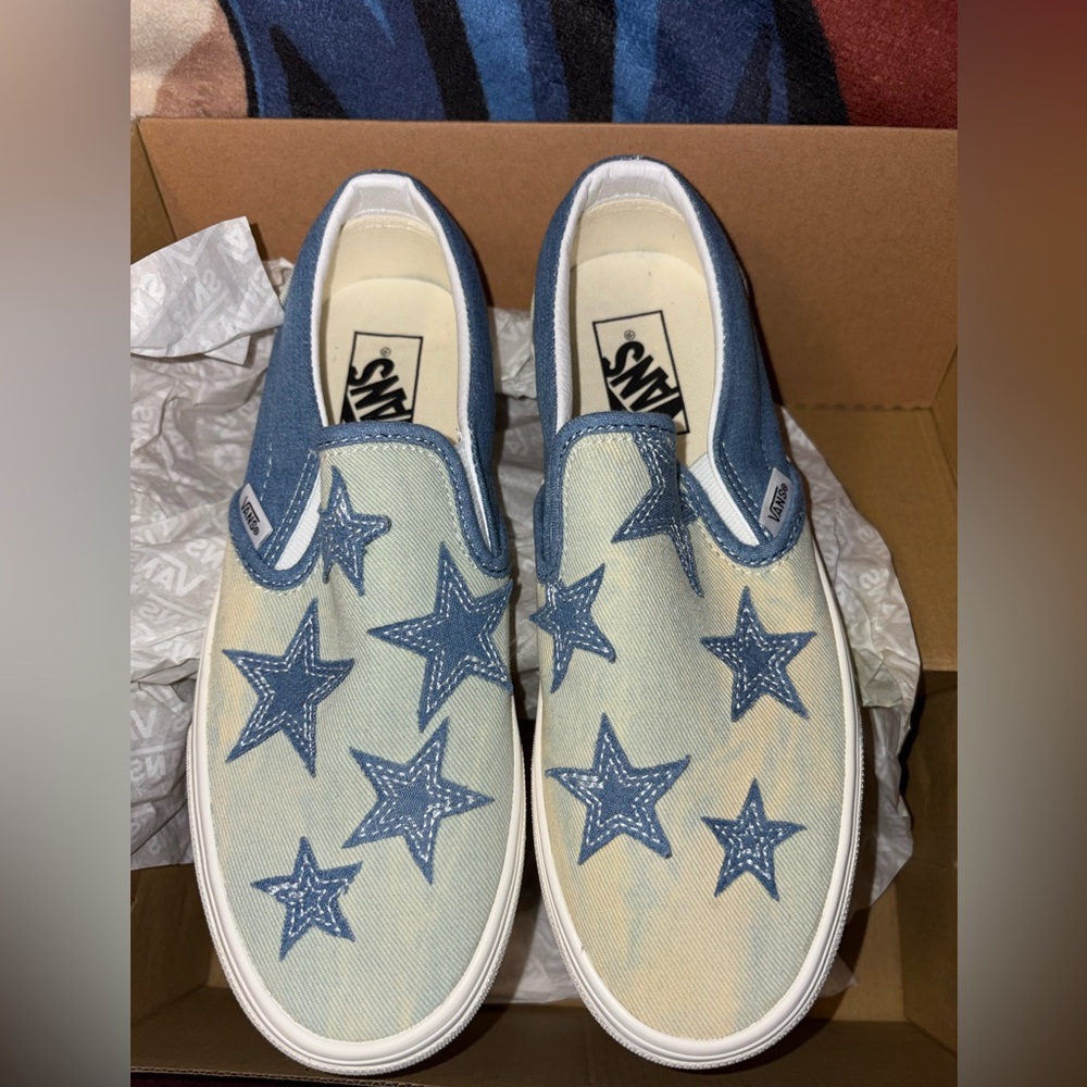 Vans Slip On Shoes (Denim with Stars)
(NEW NEVER WORN)